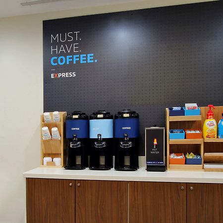 Holiday Inn Express & Suites - Elkhart North By Ihg Bagian luar foto