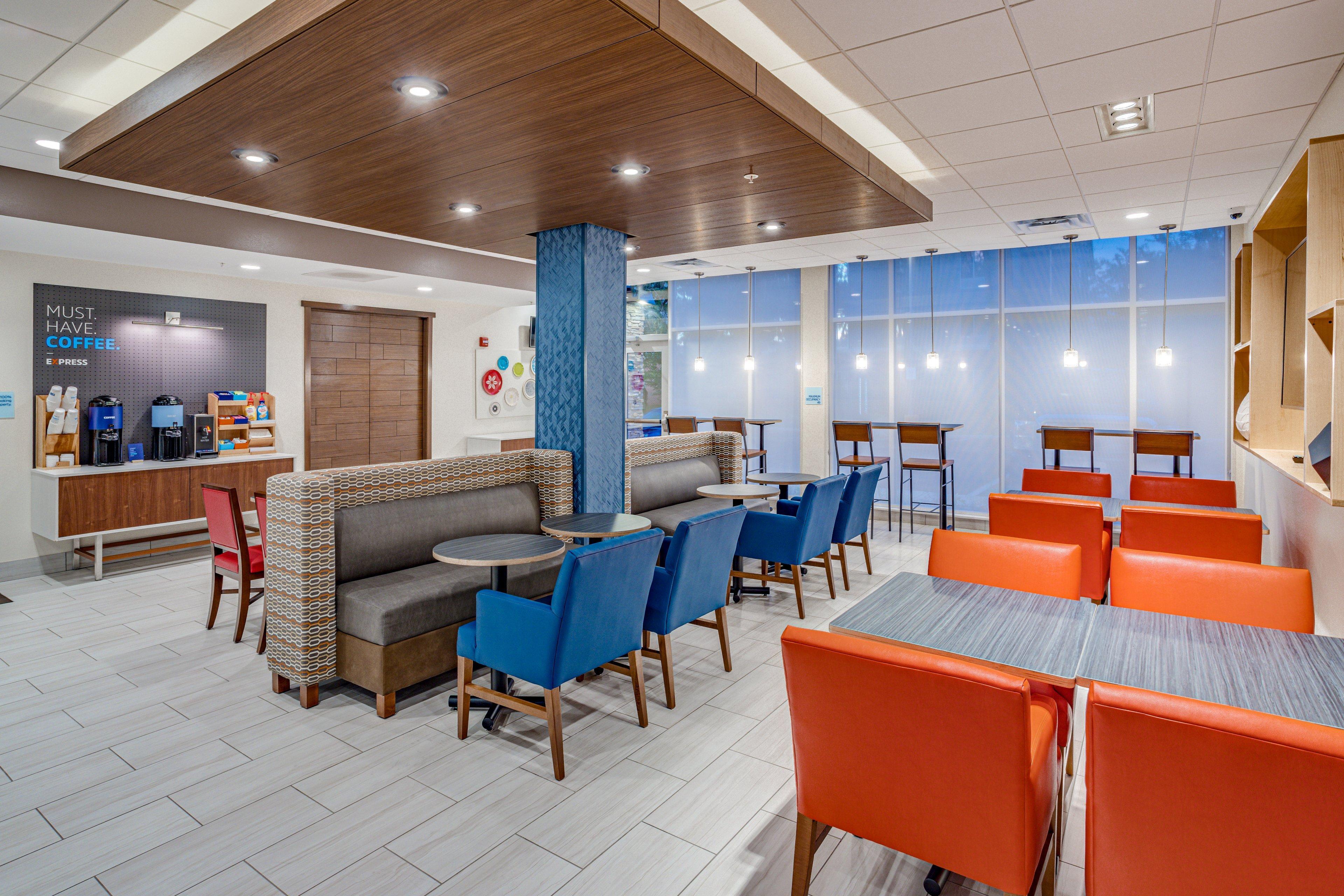 Holiday Inn Express & Suites - Elkhart North By Ihg Bagian luar foto