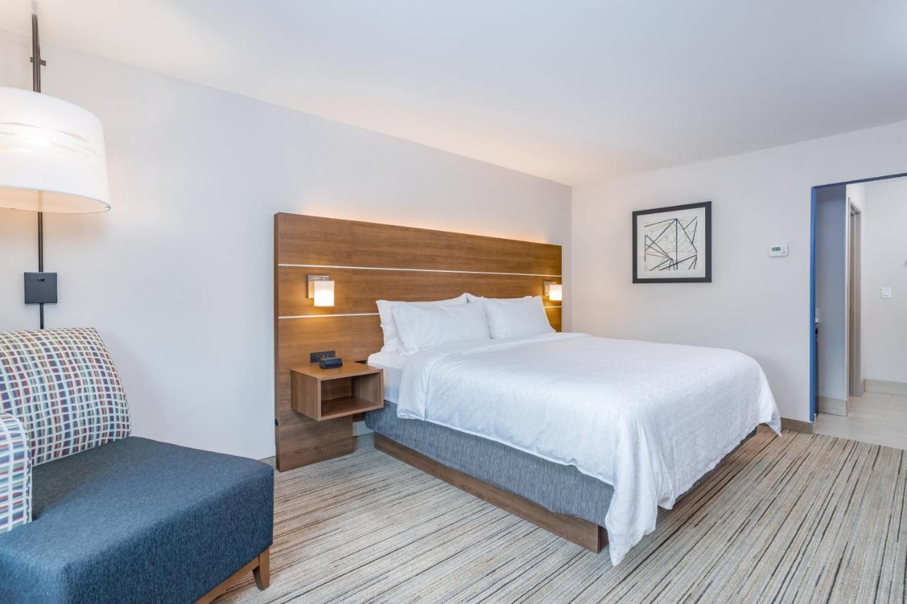 Holiday Inn Express & Suites - Elkhart North By Ihg Bagian luar foto